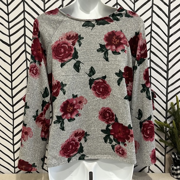 Cold shoulder Bell Sleeve Gray Rose Long Sleeve Top, Size Small - Picture 7 of 16